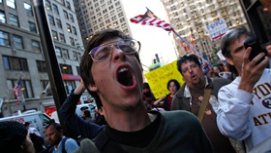 Mii de manifestanţi pe Wall Street