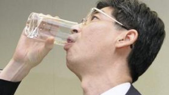 Un oficial japonez a băut apă de la Fukushima