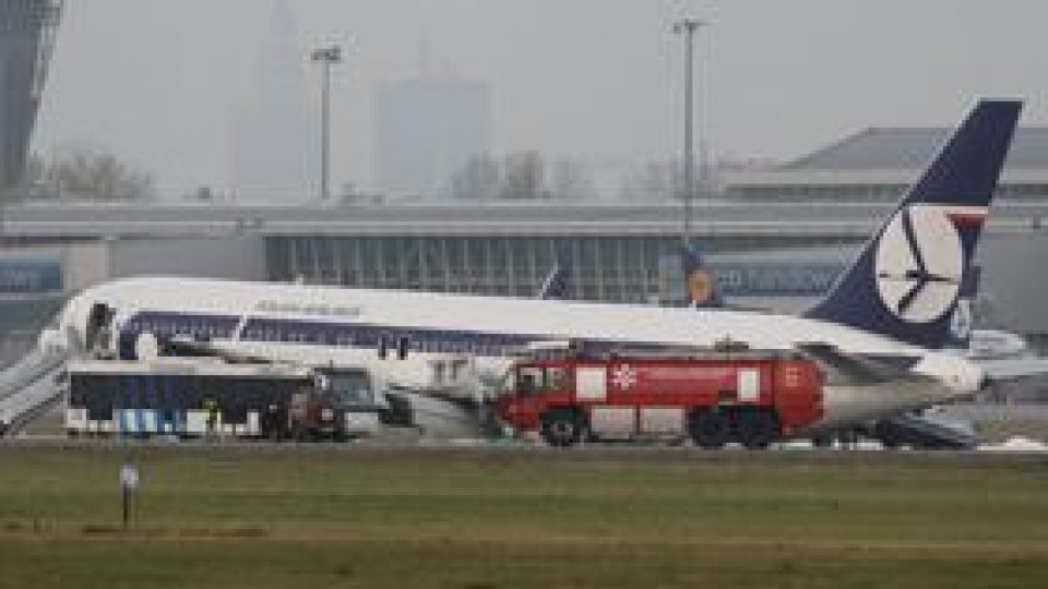 Aterizare fără roţi pe aeroportul din Varşovia