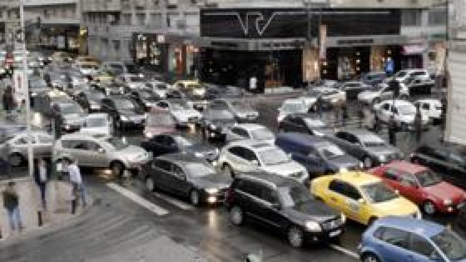 Traficul din Bucureşti văzut din elicopter