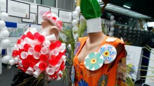 Cu gunoaiele la muzeu