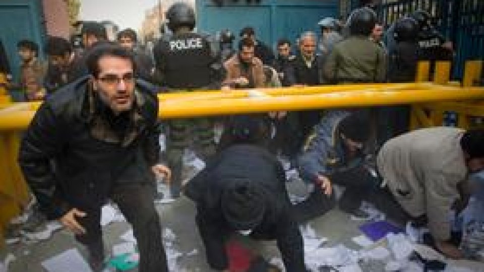 Ambasada britanică din Teheran, atacată de manifestanţi