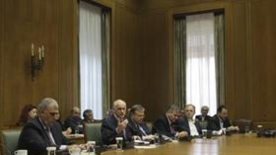 Negocieri între principalele forţe politice din Grecia