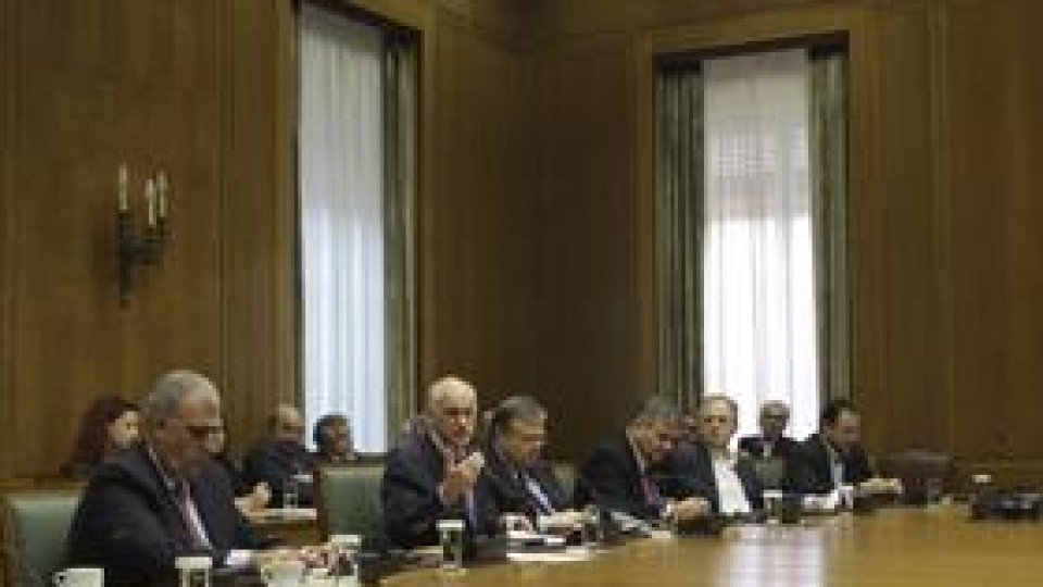 Negocieri între principalele forţe politice din Grecia