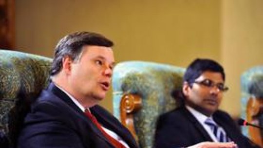 Pensiile şi salariile, "majorate condiţionat în 2012"