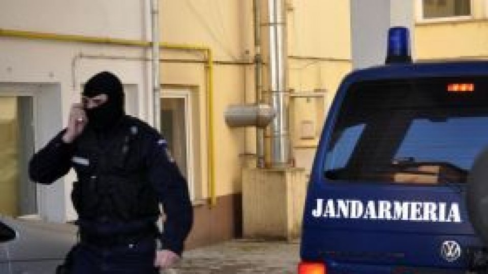 Plata unor pensii, făcută cu bani falşi