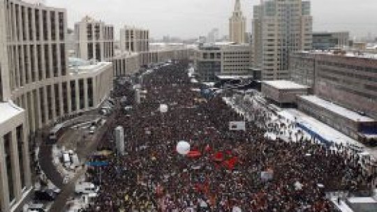 Puterea de la Moscova, criticată de biserică şi opoziţie