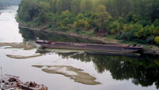 Navigaţia pe Dunăre, îngreunată din cauza secetei