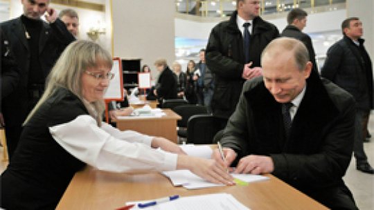 Ruşii merg la urne pentru a-şi alege un nou parlament