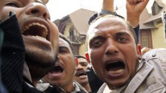 Armata egipteană a dizolvat Parlamentul