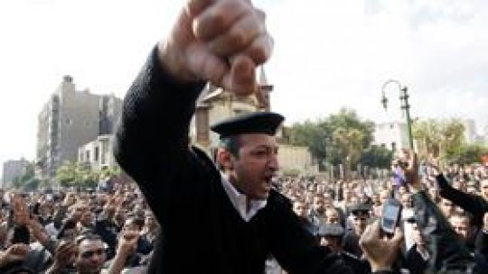 Protestatarii egipteni părăsesc piaţa Tahrir