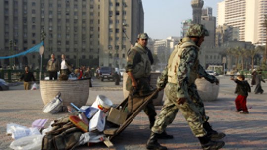 Protestatarii egipteni au eliberat piaţa Tahrir din Cairo