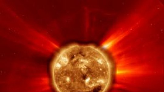 Efectele erupţiilor solare, aşteptate să ajungă pe Terra