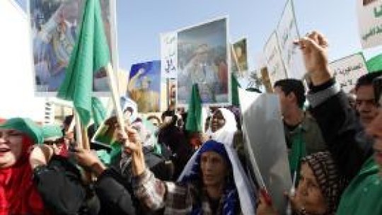 Protestatari libieni, dispersaţi cu forţa de militari