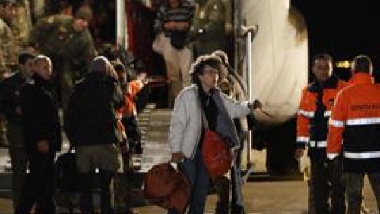 Zeci de români au fost repatriaţi din Libia