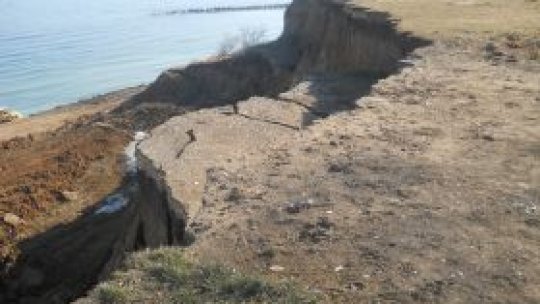 Alunecările de teren afectează faleza din Eforie Sud