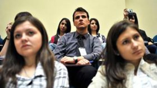 Cei mai buni elevi români, atraşi la studii în străinătate