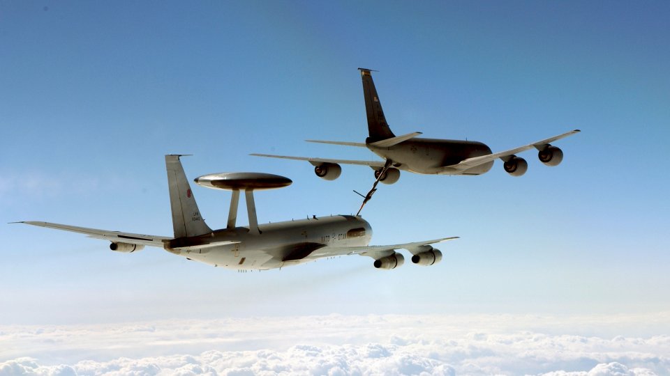 Decizii UE şi NATO referitoare la situaţia din Libia