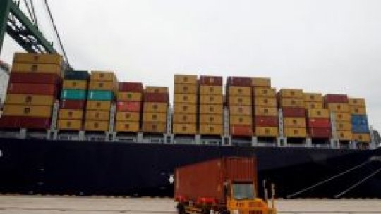 Se reduce decalajul dintre importuri şi exporturi