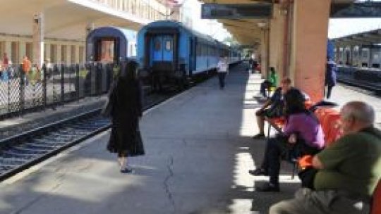 Trenurile "vor fi oprite miercuri dimineaţa"