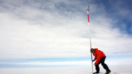Stratul de ozon de deasupra Arcticii, "redus la jumătate"