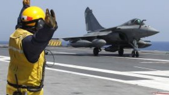 NATO va prelua comanda operaţiunilor militare din Libia