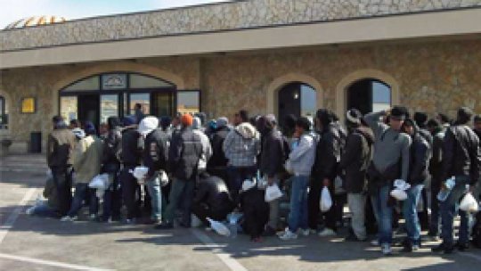 Imigranţii din Tunisia "vor în Franţa şi Germania"