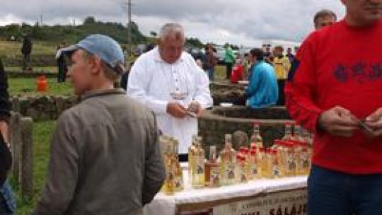 Pălinca românească ar putea fi îmbuteliată în Ungaria