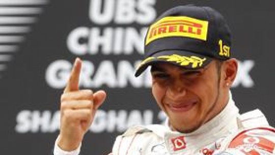 Lewis Hamilton câştigă Marele Premiu de Formula 1 al Chinei