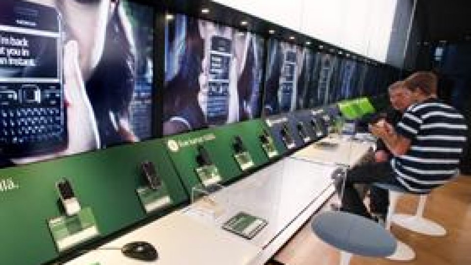 Televiziunea pierde războiul cu internetul şi mobilul