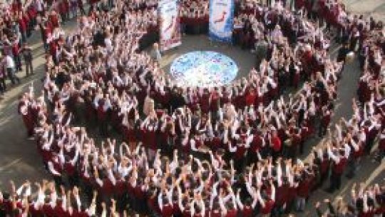 Mână în mână, împreună pentru Japonia