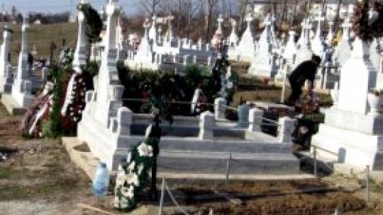 Morţii nenuntiţi, pomeniţi prin joc