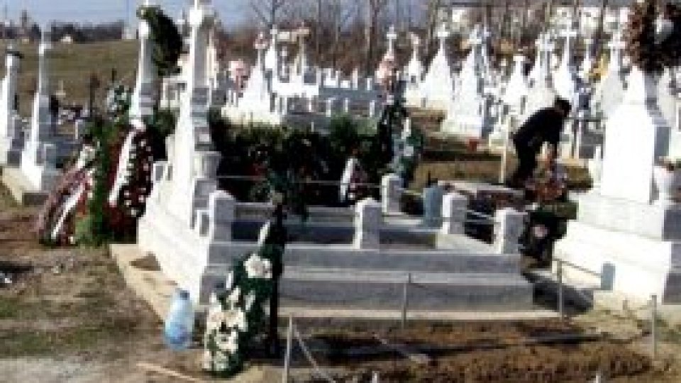 Morţii nenuntiţi, pomeniţi prin joc