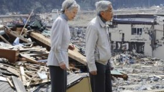 Cuplul imperial nipon i-a vizitat pe sinistraţii din Sendai