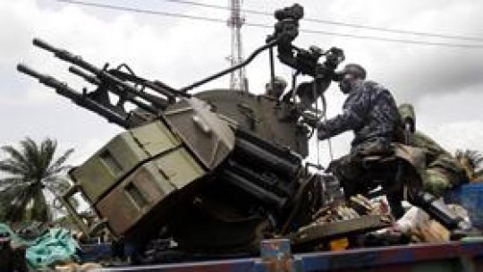 Trupele franceze preiau controlul aeroportului din Abidjan