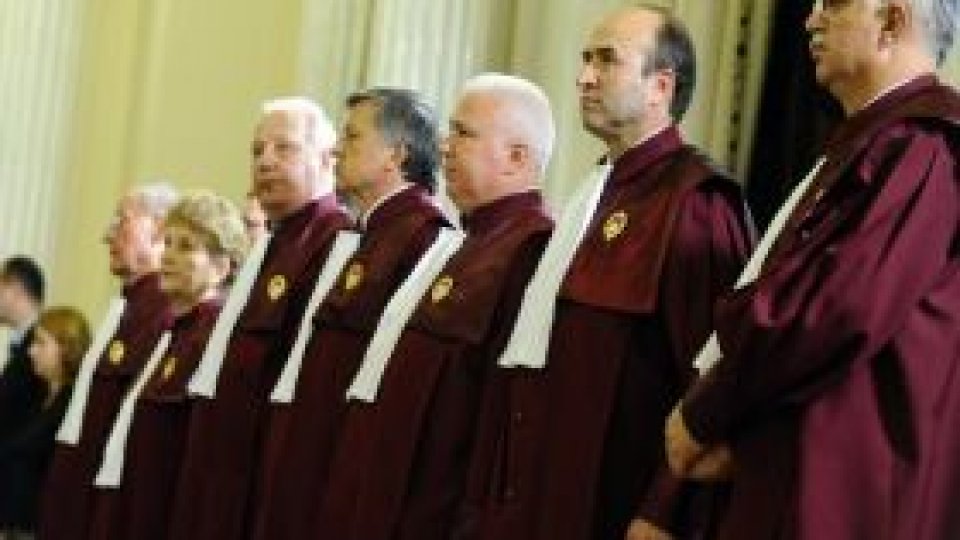 Opoziţia critică activitatea Curţii Constituţionale