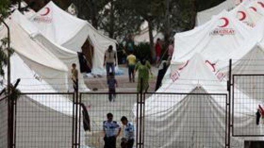 Mii de oameni fug din calea violenţelor din Siria