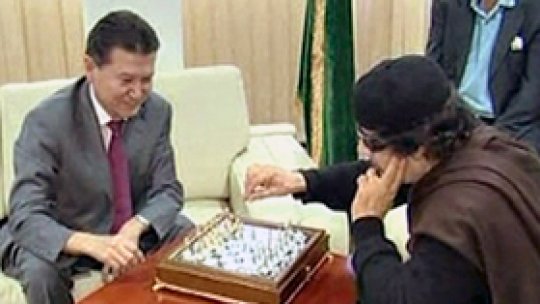 Preşedintele FIDE, meci de şah cu Muammar Gaddafi