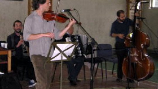 Orchestră multinațională