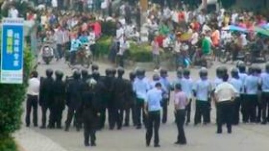 Ciocniri violente în China între poliţie şi muncitori