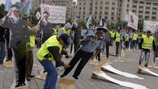 Negocieri eşuate între poliţişti şi minister