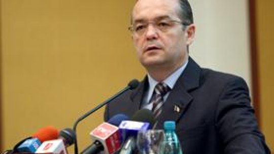 Premierul Emil Boc susţine revizuirea Constituţiei
