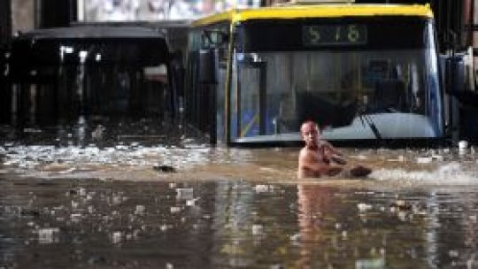 Două milioane de oameni, afectaţi de inundaţiile din China