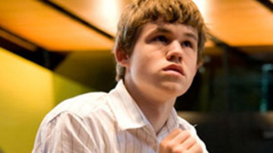 Magnus Carlsen se impune în Turneul Regilor-Mediaş