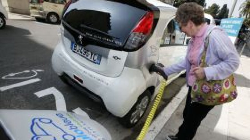 Staţie de încărcare electrică, inaugurată la Bucureşti