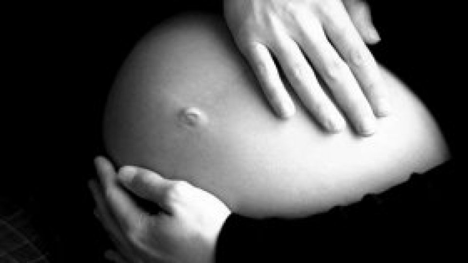 Româncele nu mai nasc pe cale naturală