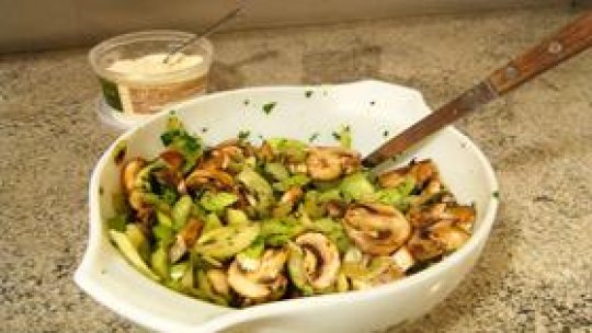 Salata de ţelină cu ciuperci