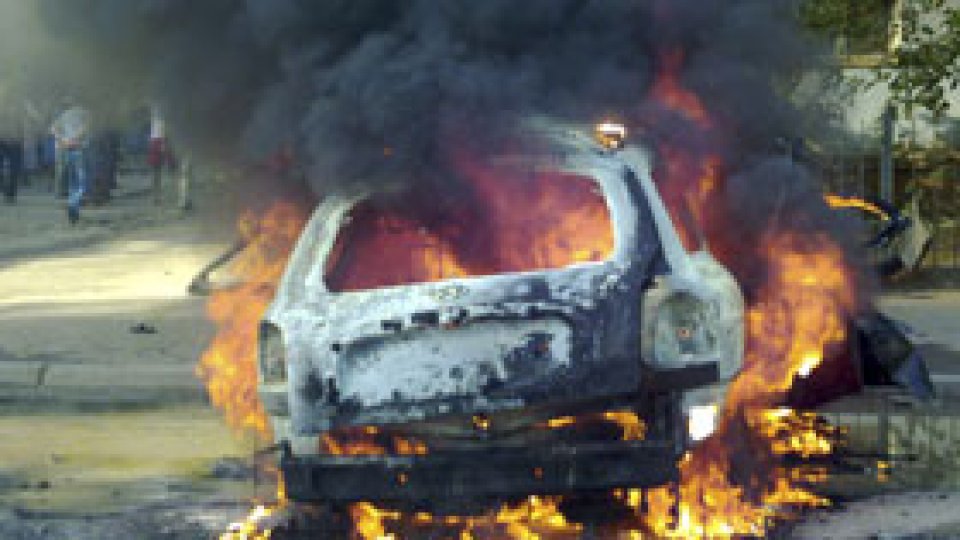 O maşină a explodat în centrul Chişinăului