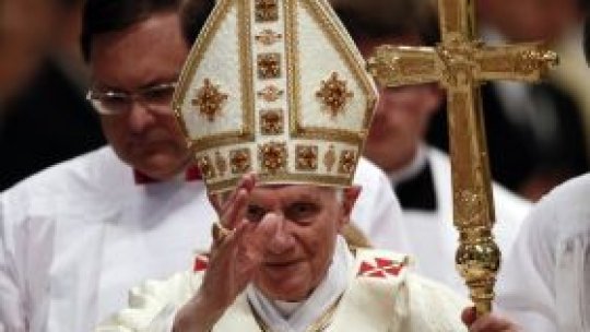 Papa Benedict se roagă pentru marinarii răpiţi de piraţi