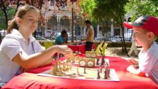 O româncă de 14 ani va reprezenta Italia la CM de şah